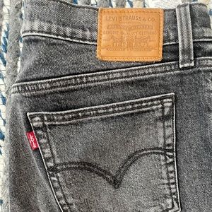 Dark gray/black Levi’s wedgie fit jeans